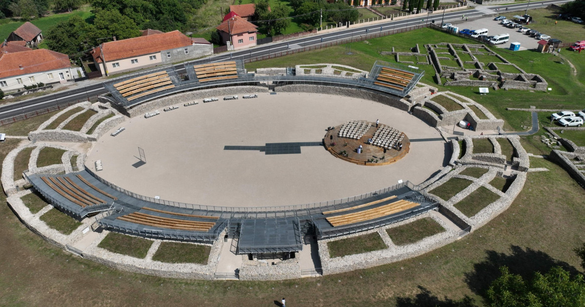 Amfiteatrul roman de la Ulpia Traiana Sarmizegetusa