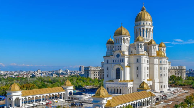 Intrarea în Biserică a Maicii Domnului. Cel mai important îndemn al preotului: „Un gest simplu